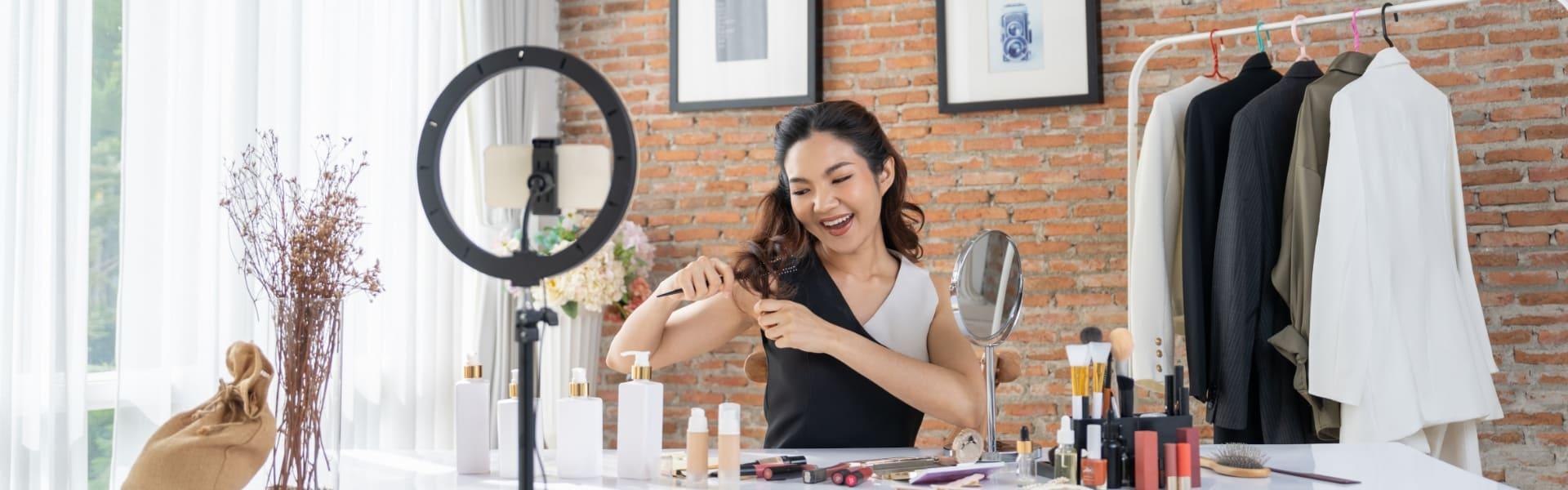 TikTok influencer over Beauty producten laat het zien aan haar community.