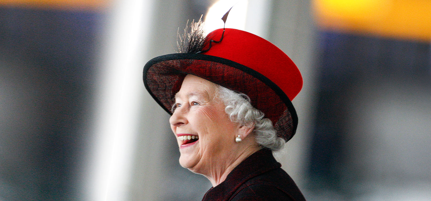 Koningin Elizabeth II met een grote glimlach