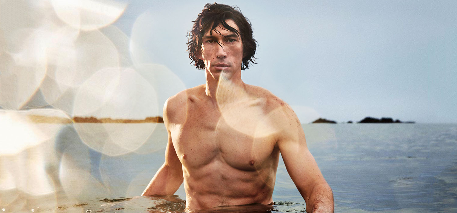 Adam Driver zonder shirt in het water voor Burberry's Hero-campagne