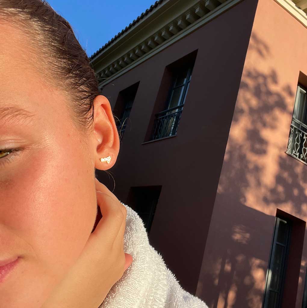 Photo d'un visage de femme sous le soleil - Basil